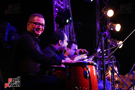 عمر خيرت يعزف أروع مقطوعاته الموسيقية فى حفل جامعة عين شمس (10)