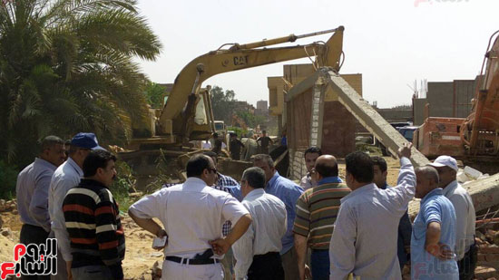 شركة الصرف الصحى بالقاهرة تسترد 2500 متر أرض بعد التعدى عليها  (3)