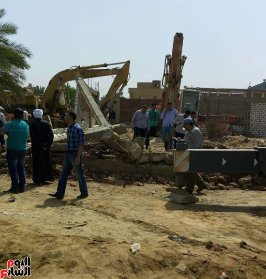 شركة الصرف الصحى بالقاهرة تسترد 2500 متر أرض بعد التعدى عليها  (8)