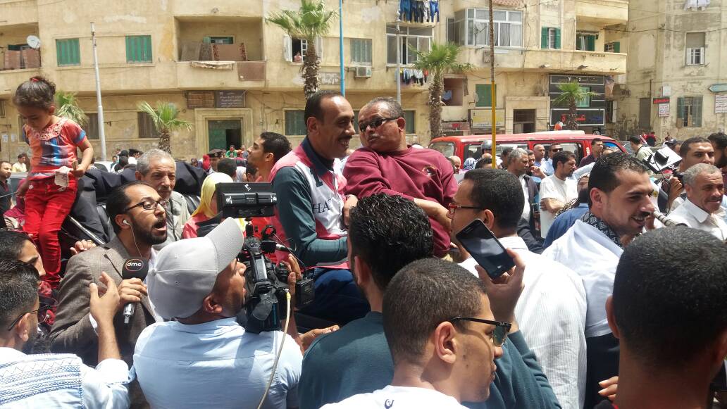 حضور كثيف من المواطنين لتسليم سيارة صندوق تحيا مصر (2)