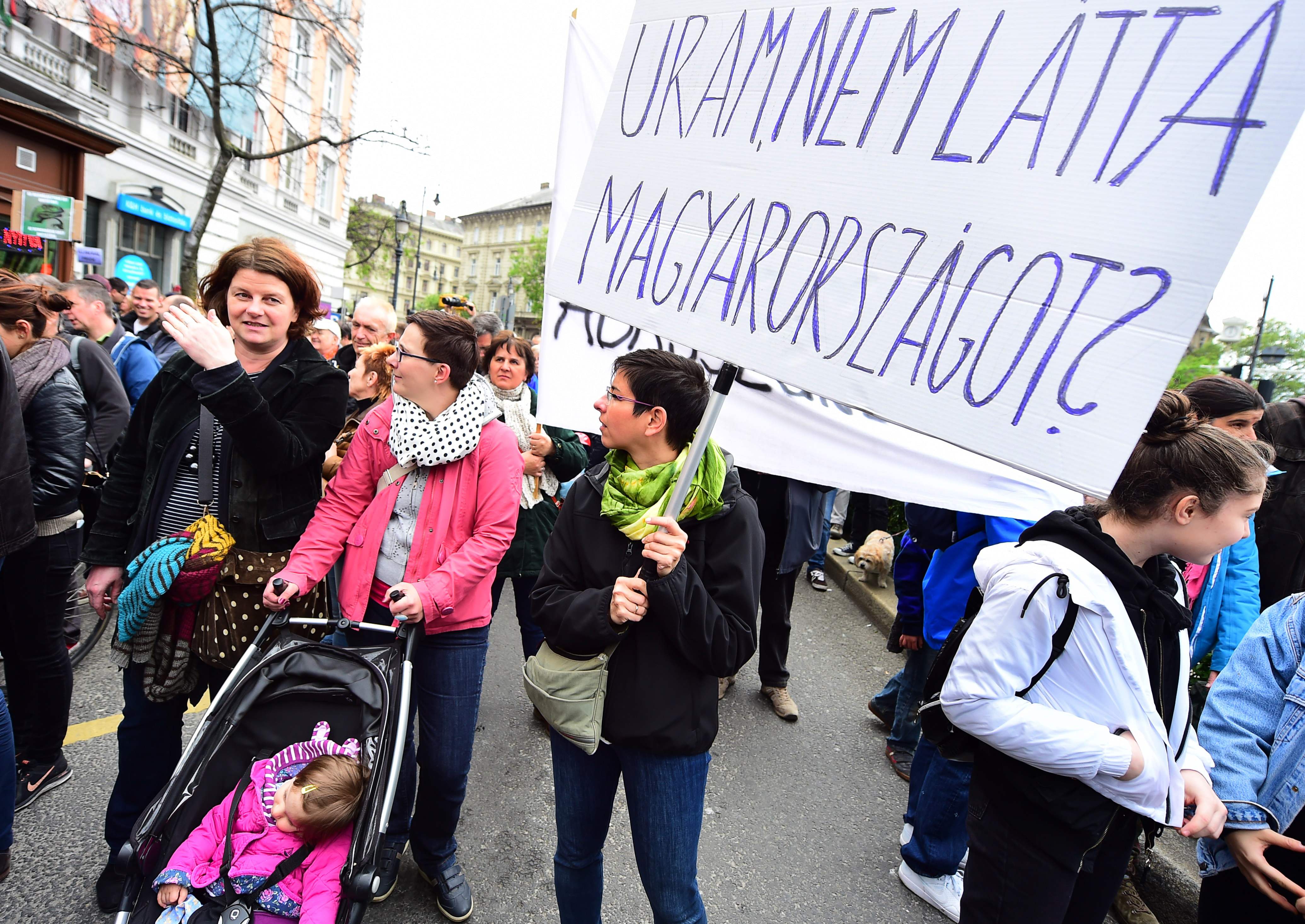 متظاهرون ضد رئيس وزراء المجر