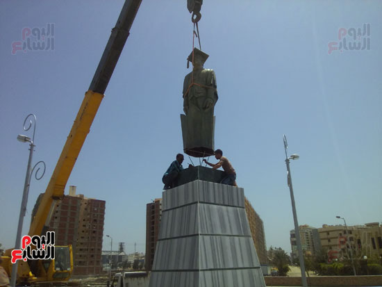 إعادة تكريب تمثال زويل في ميدانه بكفر الشيخ