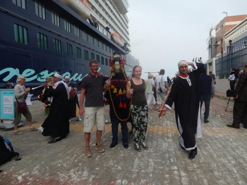 السياح فى ميناء الاسكندريه