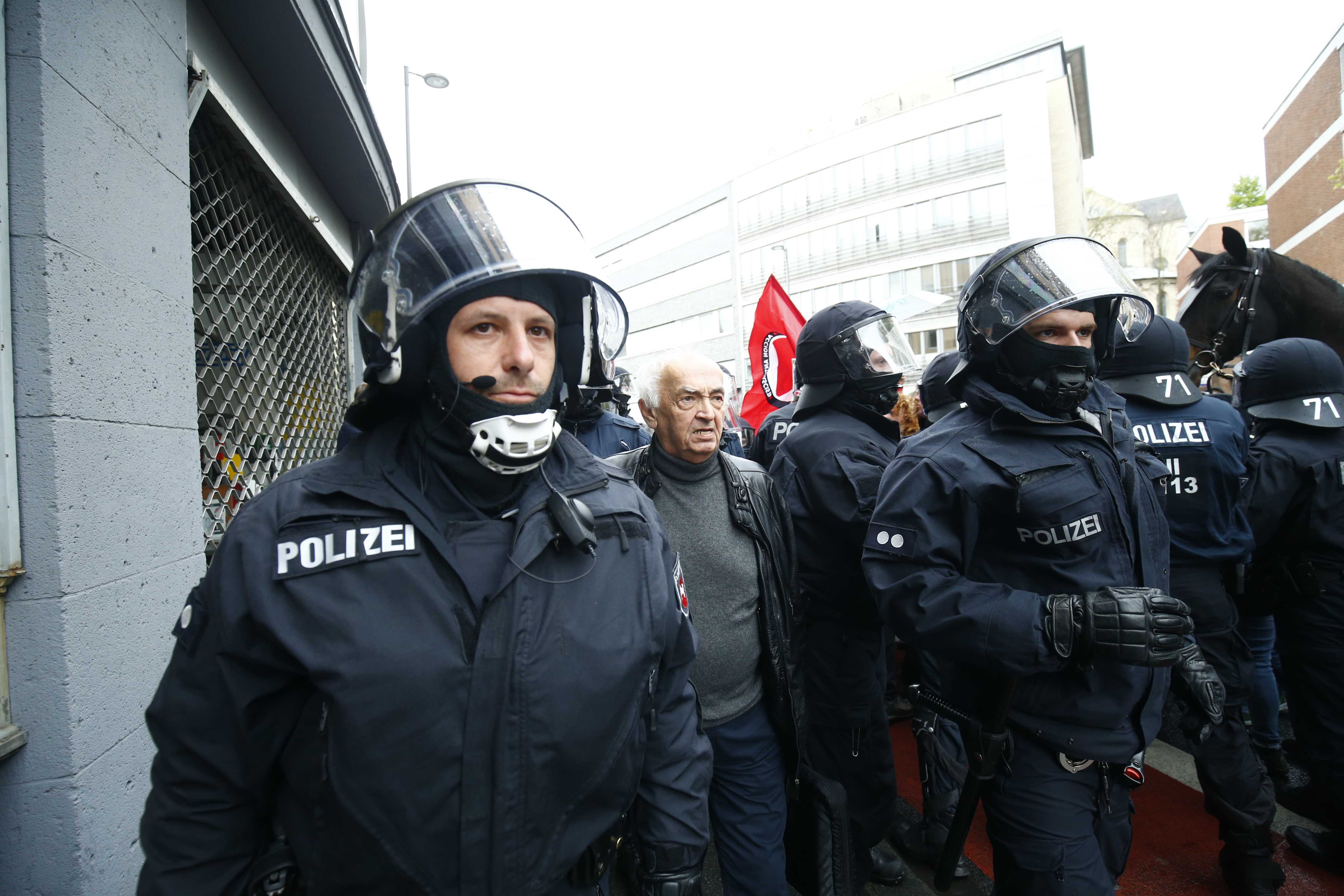 الشرطة الألمانية تفرق مظاهرة ضد حزب البديل من أجل ألمانيا