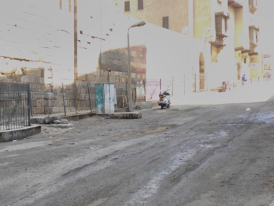 اعمال النظافه ورفع القمامة من امام سور مسجد قانيباي الرماح (1)