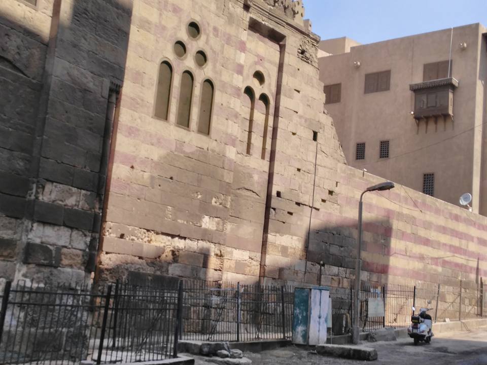 اعمال النظافه ورفع القمامة من امام سور مسجد قانيباي الرماح (2)