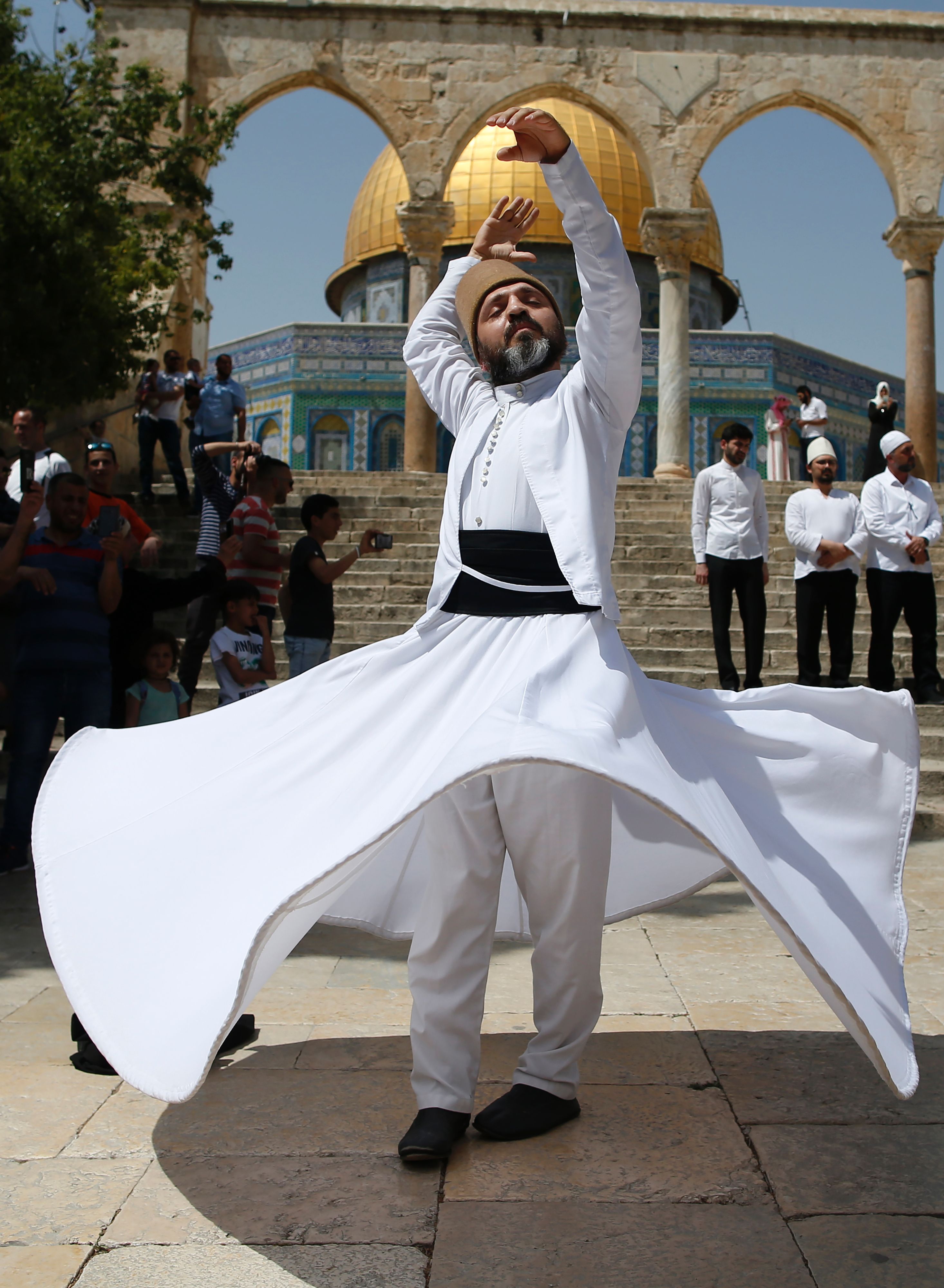 محتفل في القدس بالإسراء والمعراج