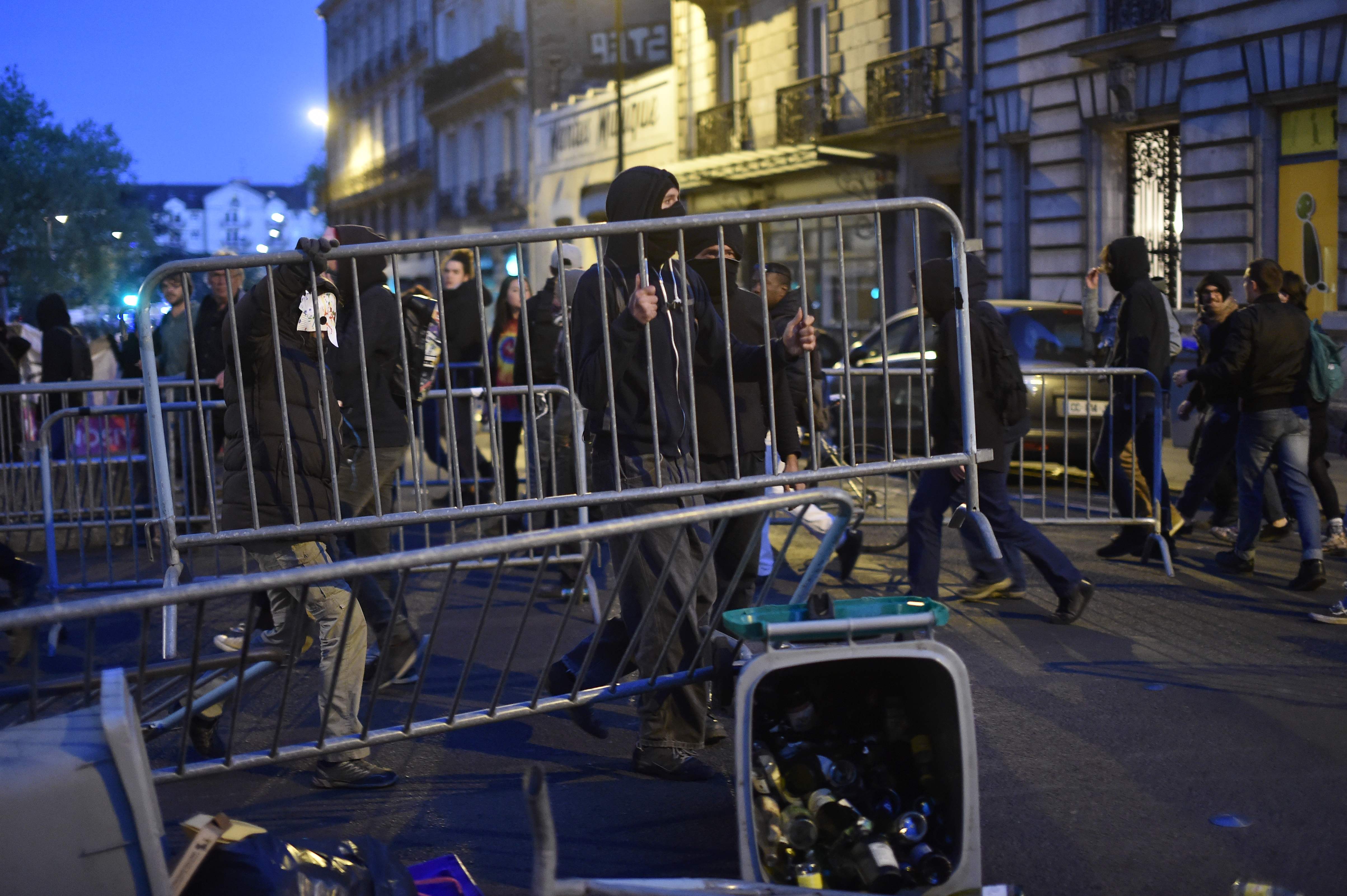 شباب فرنسا يتظاهرون ضد نتائج الانتخابات