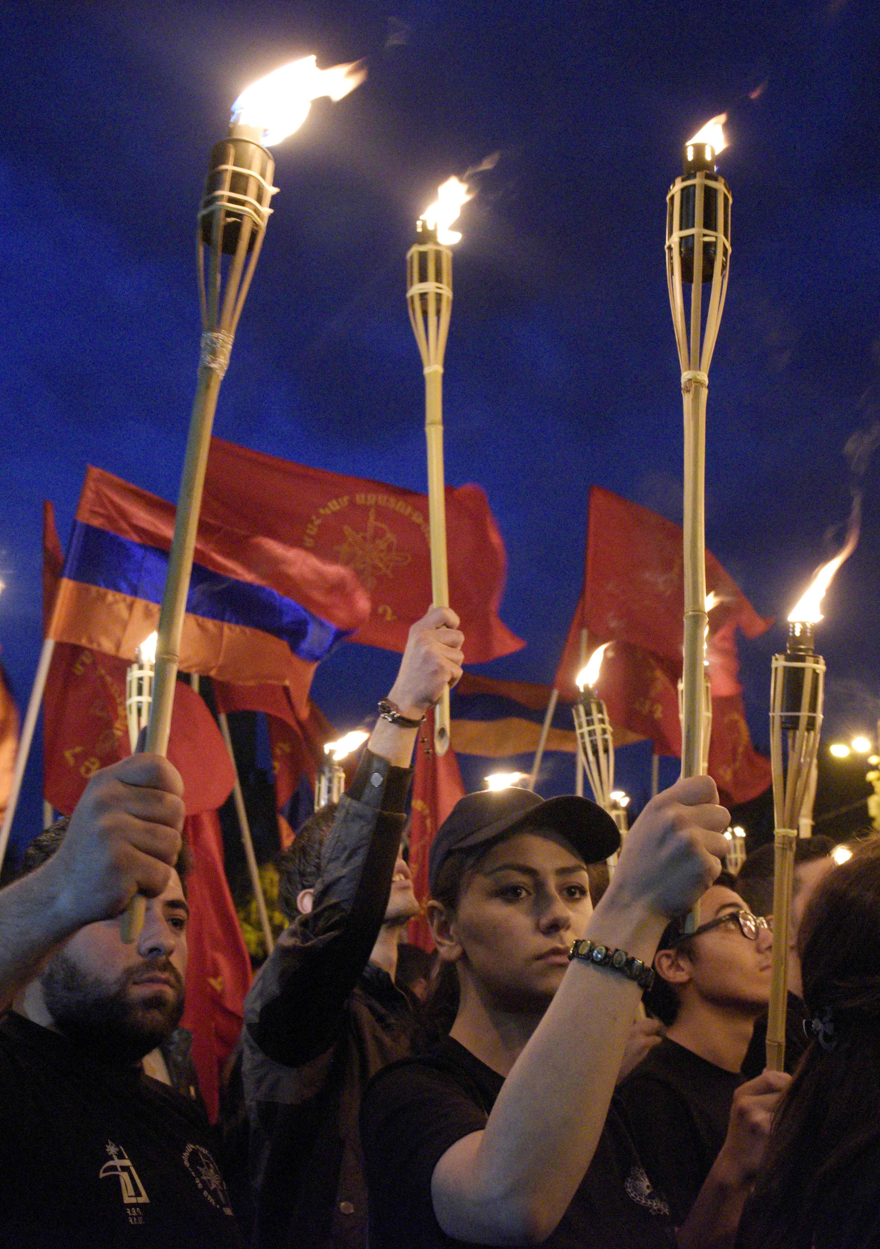 بعض المشاركين في ذكرى مذبحة الأرمن