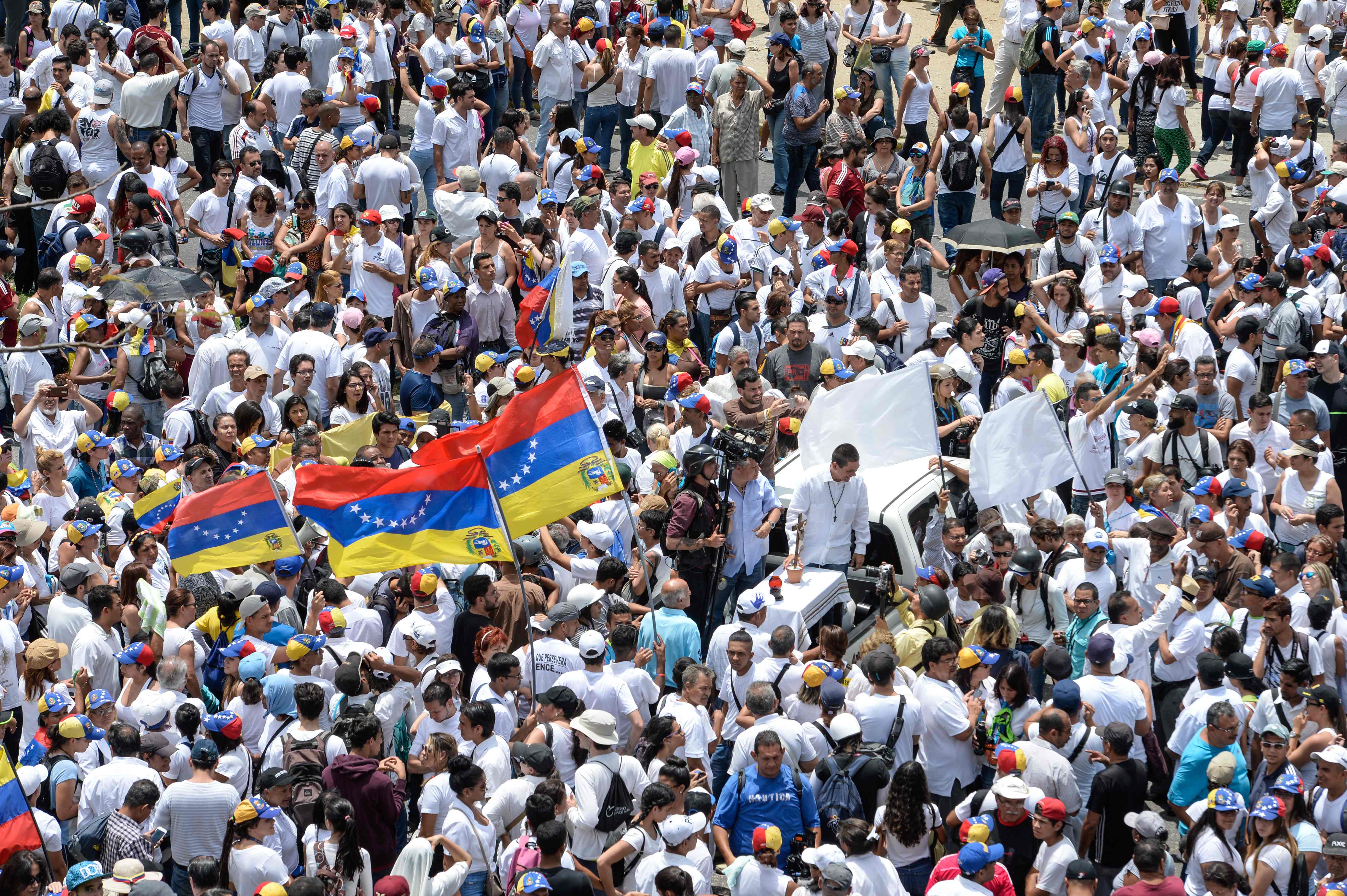 آلاف المحتجين فى فنزويلا
