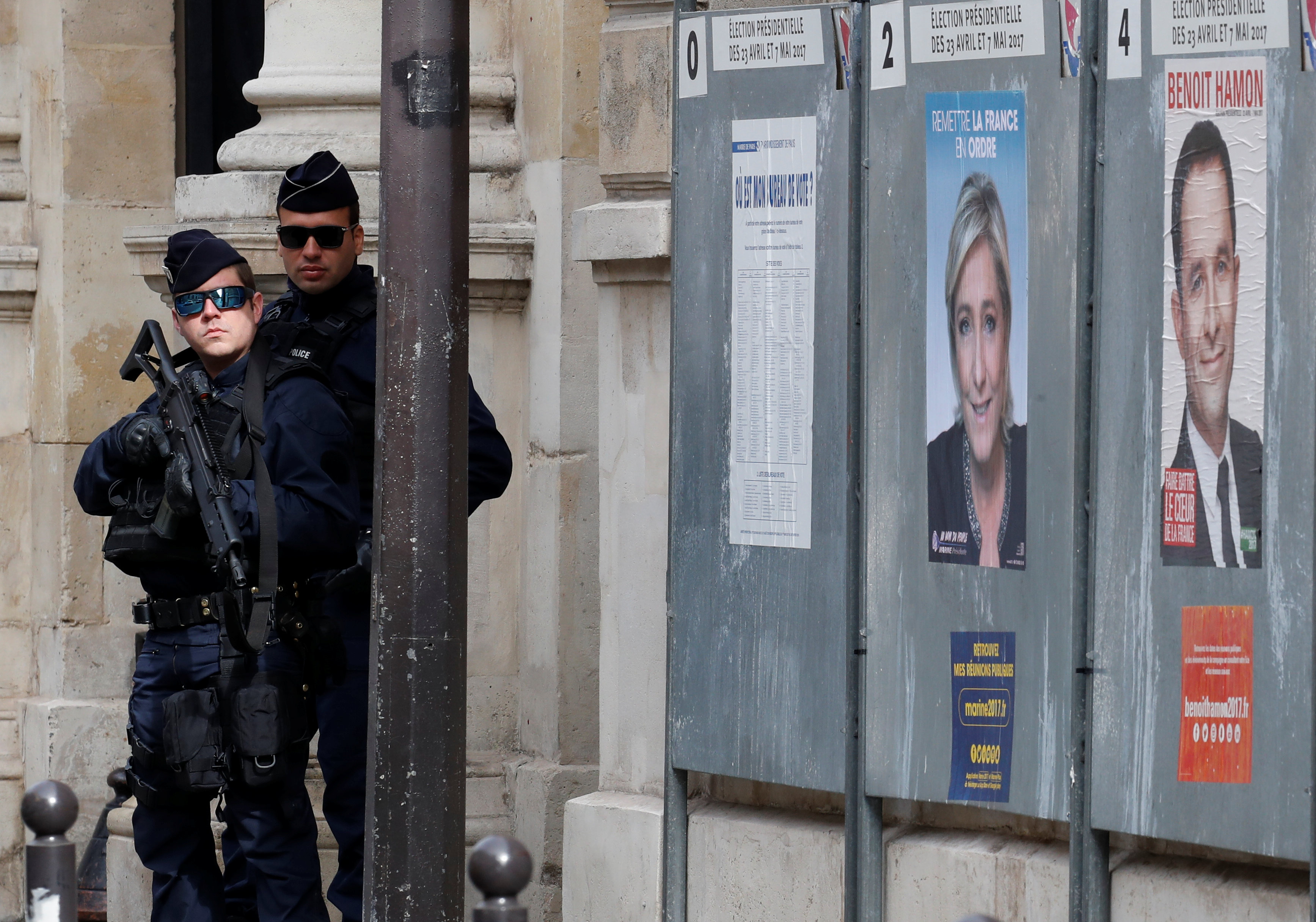تمركز شرطيين مسلحين فى محيط لجان الانتخابات الفرنسية