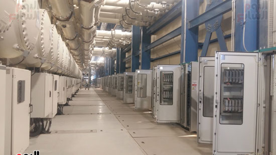  داخل غرفة التوزيع بمحطة كهرباء البرلس العملاقة
