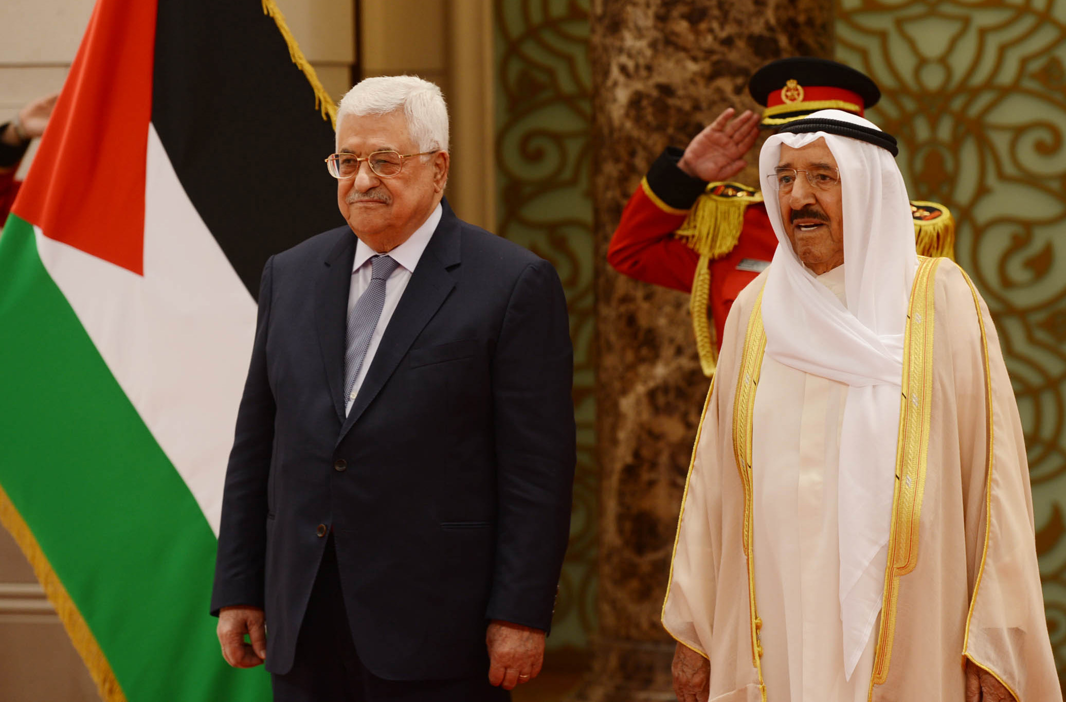 الأمير صباح الأحمد والرئيس محمود عباس