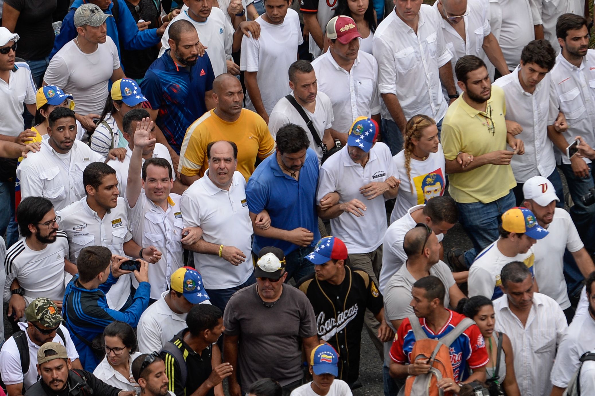 المحتجون يتجمعون ضد الرئيس الفنزويلى