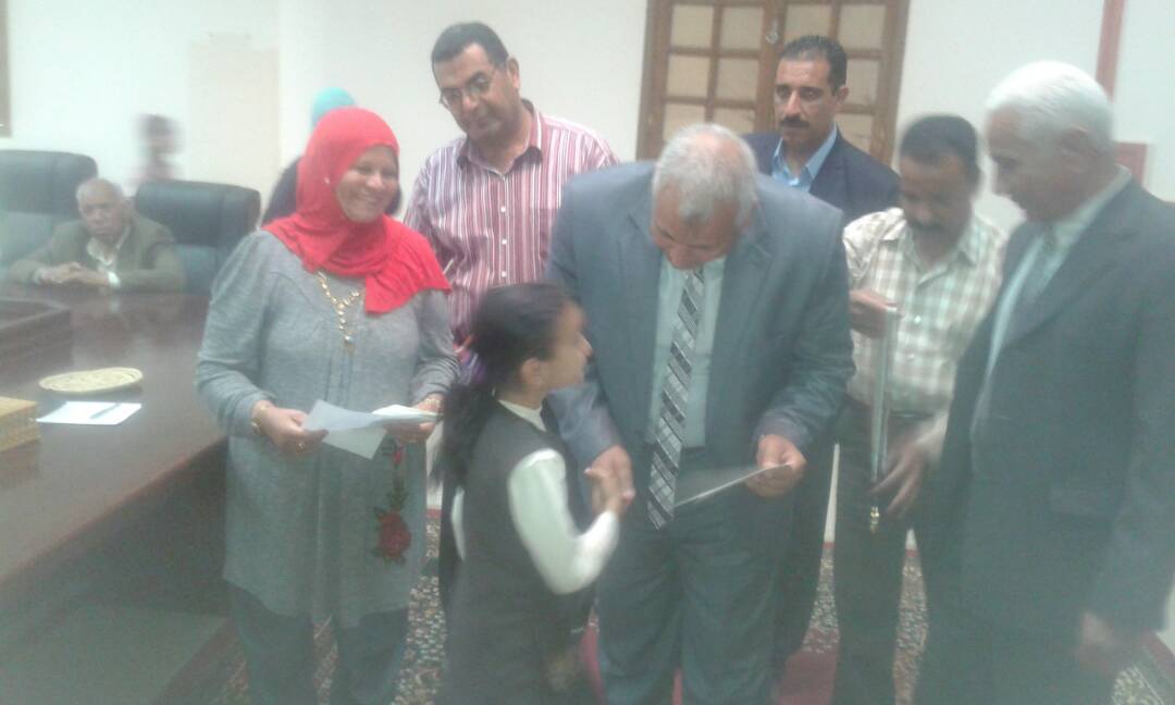محافظ الوادى الجديد يشهد حفل تكريم الفائزين فى مسابقة تحدى القراءة العربية (9)