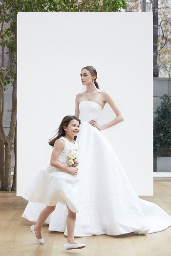 فساتين الأطفال جزء من مجموعة أوسكار دى لارينتا لفساتين الزفاف