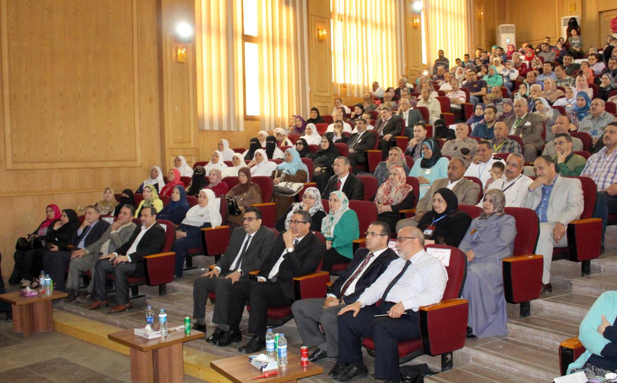 جامعة المنصورة تكرم  240 من العاملين بالمستشفيات فى يوم التميز  (8)