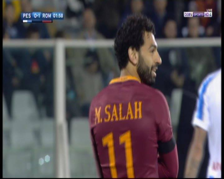 محمد صلاح يبتسم للحكم