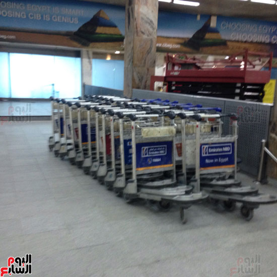 مطار القاهرة يقرر وقف تحصيل 10 جنيهات رسوم عربات الحقائب الصغيرة (3)