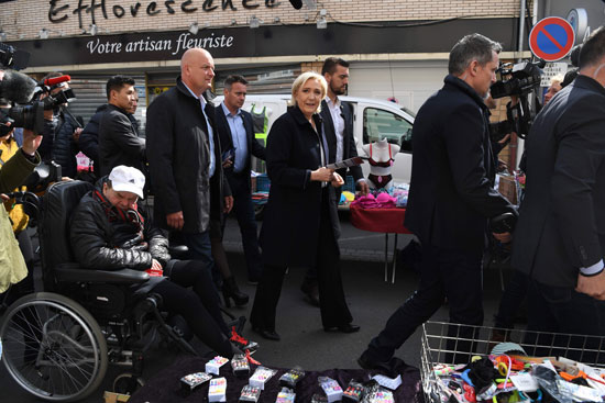 جولة انتخابية وسط حراسة أمنية للمرشحة الفرنسية مارين لوبان