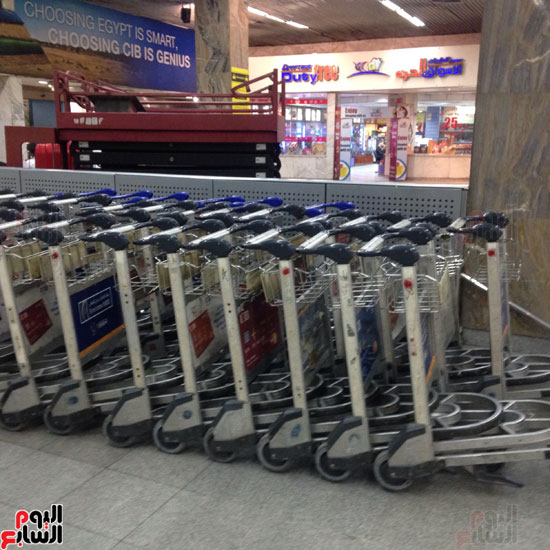 مطار القاهرة يقرر وقف تحصيل 10 جنيهات رسوم عربات الحقائب الصغيرة (4)