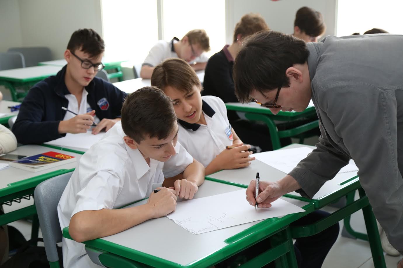 خلال الورش التى قدمها ممثلو المجلس الروسى لكتب اليافعين للطلاب الروس فى الشارقة (3)