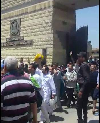 السجناء بعد خروجهم بمناسبة أعياد تحرير سيناء