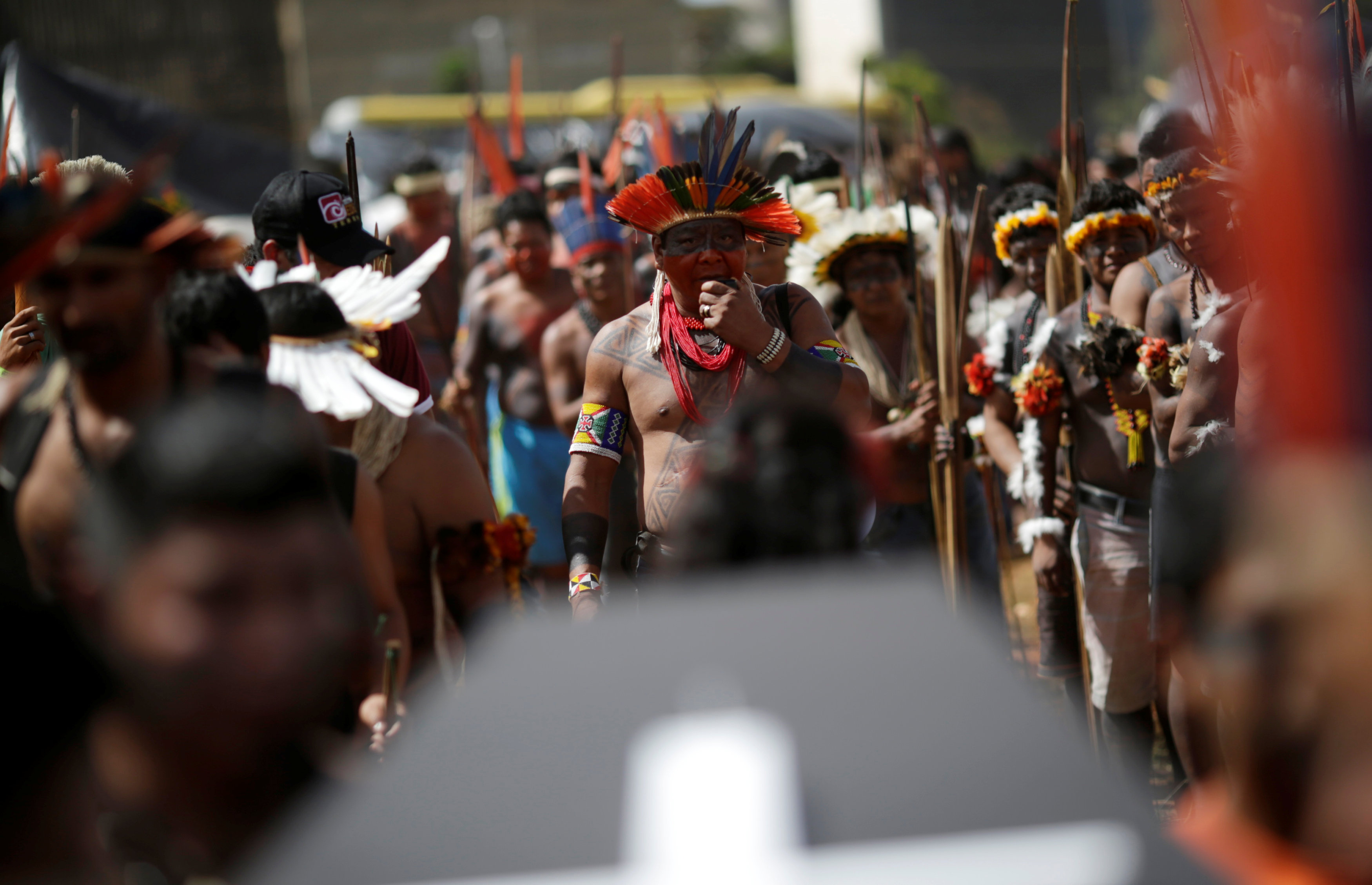 الهنود البرازيليون يشاركون في مظاهرة ضد انتهاك حقوق السكان الأصليين ببرازيليا