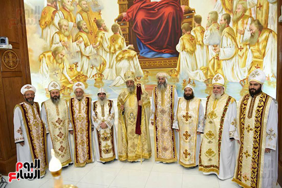 البابا تواضروس مع القساوسة والرهبان