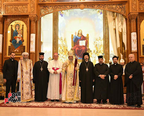  البابا تواضروس مع القساوسة والرهبان