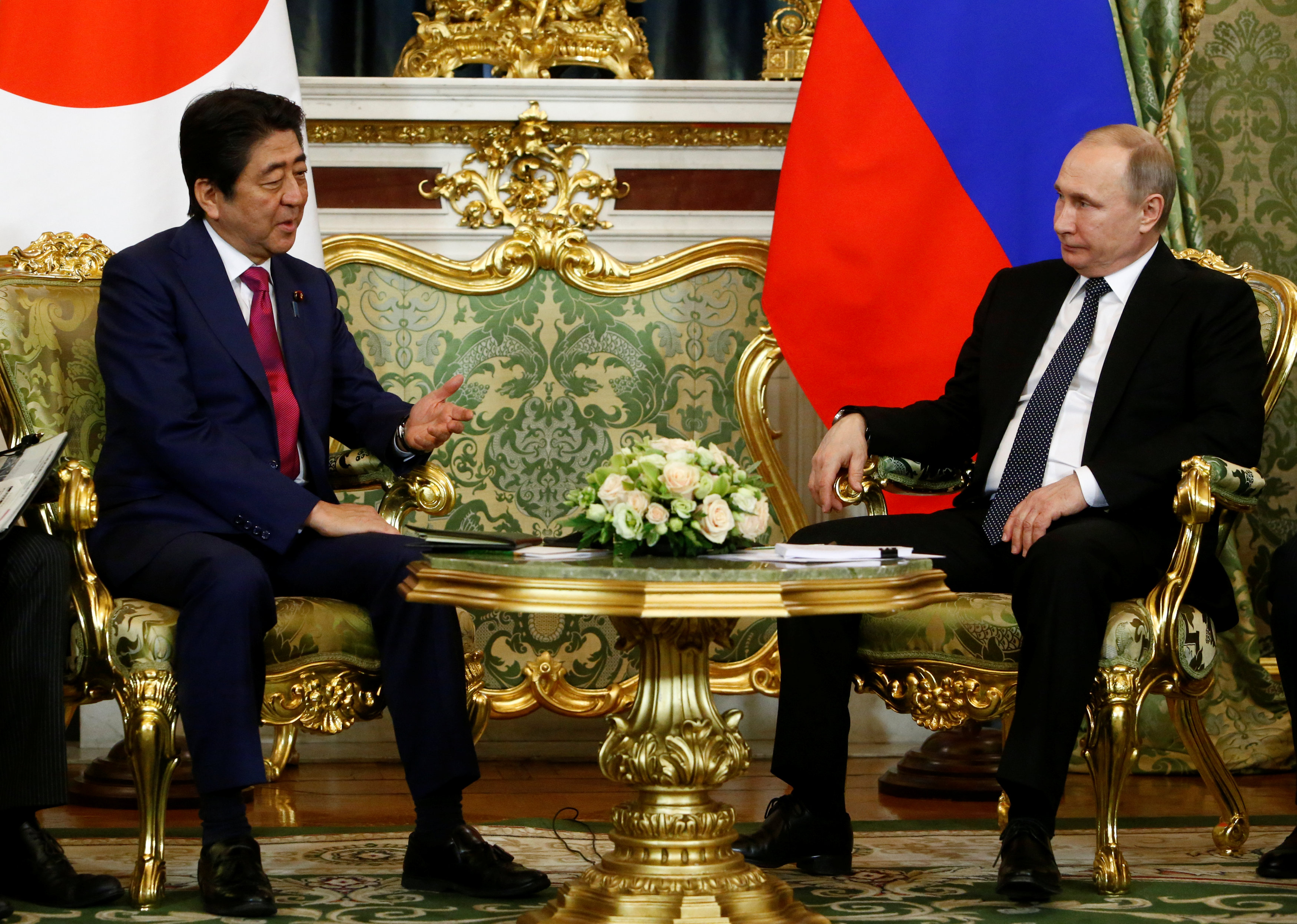 لقاء الرئيس الروسى ورئيس وزراء اليابان