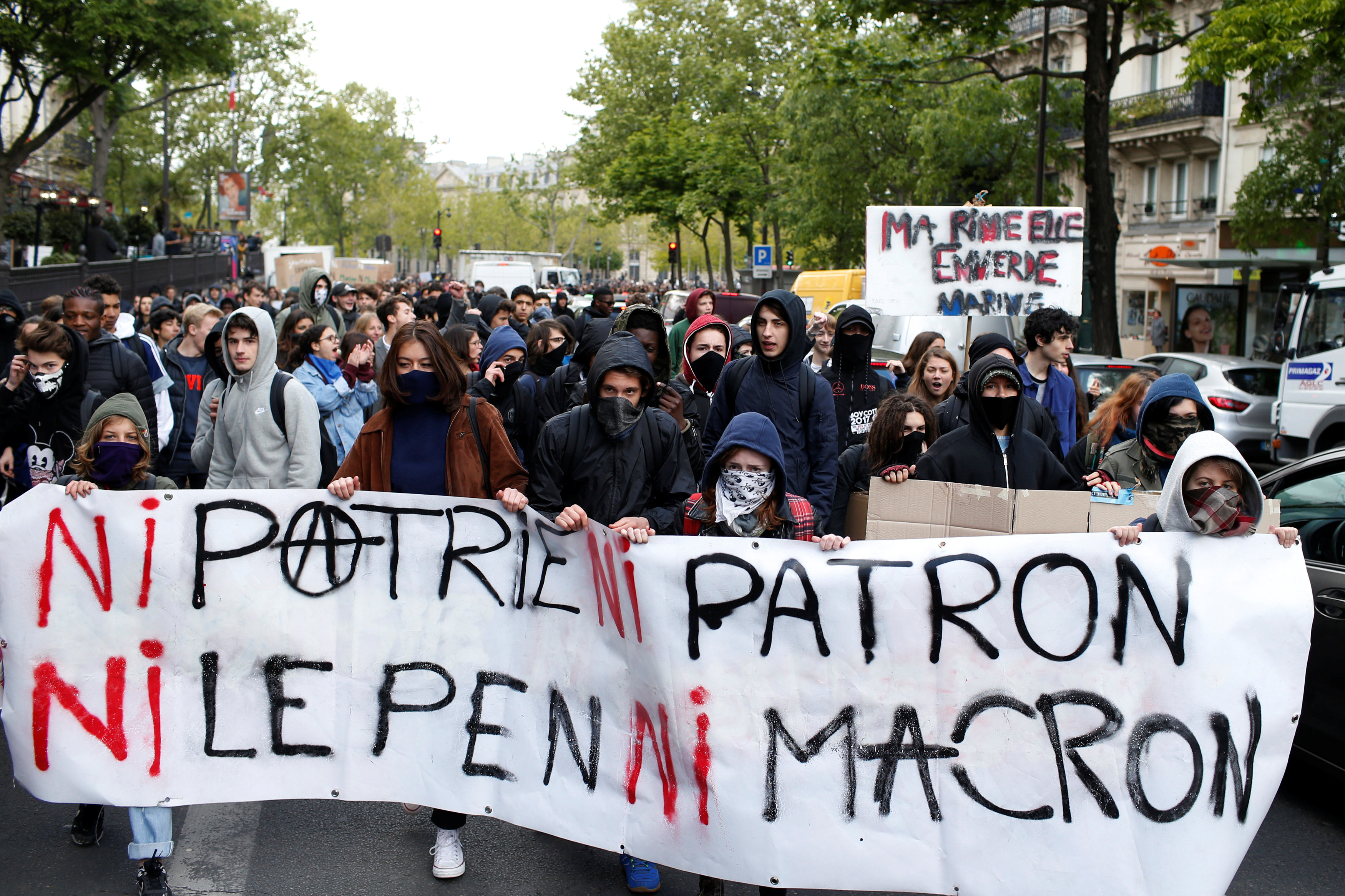 مواجهات بين الشرطة ومتظاهرين فرنسيين ضد مارين لوبان