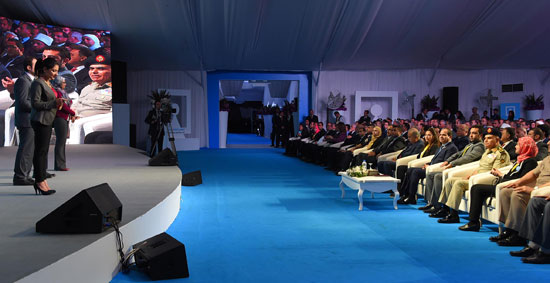 الرئيس السيسى يكرم الشباب ويرقى قيادات بالجيش فى مؤتمر الإسماعيلية (2)