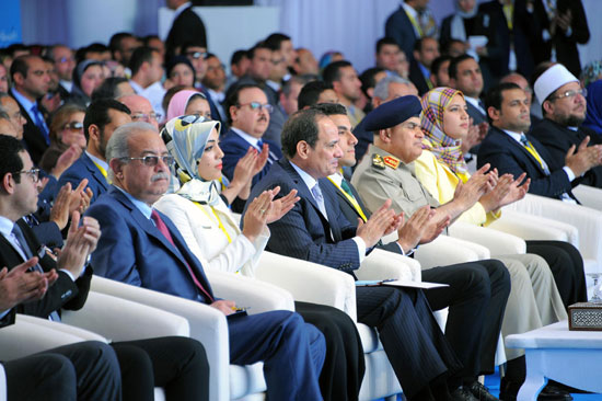 الرئيس السيسى يكرم الشباب ويرقى قيادات بالجيش فى مؤتمر الإسماعيلية (3)