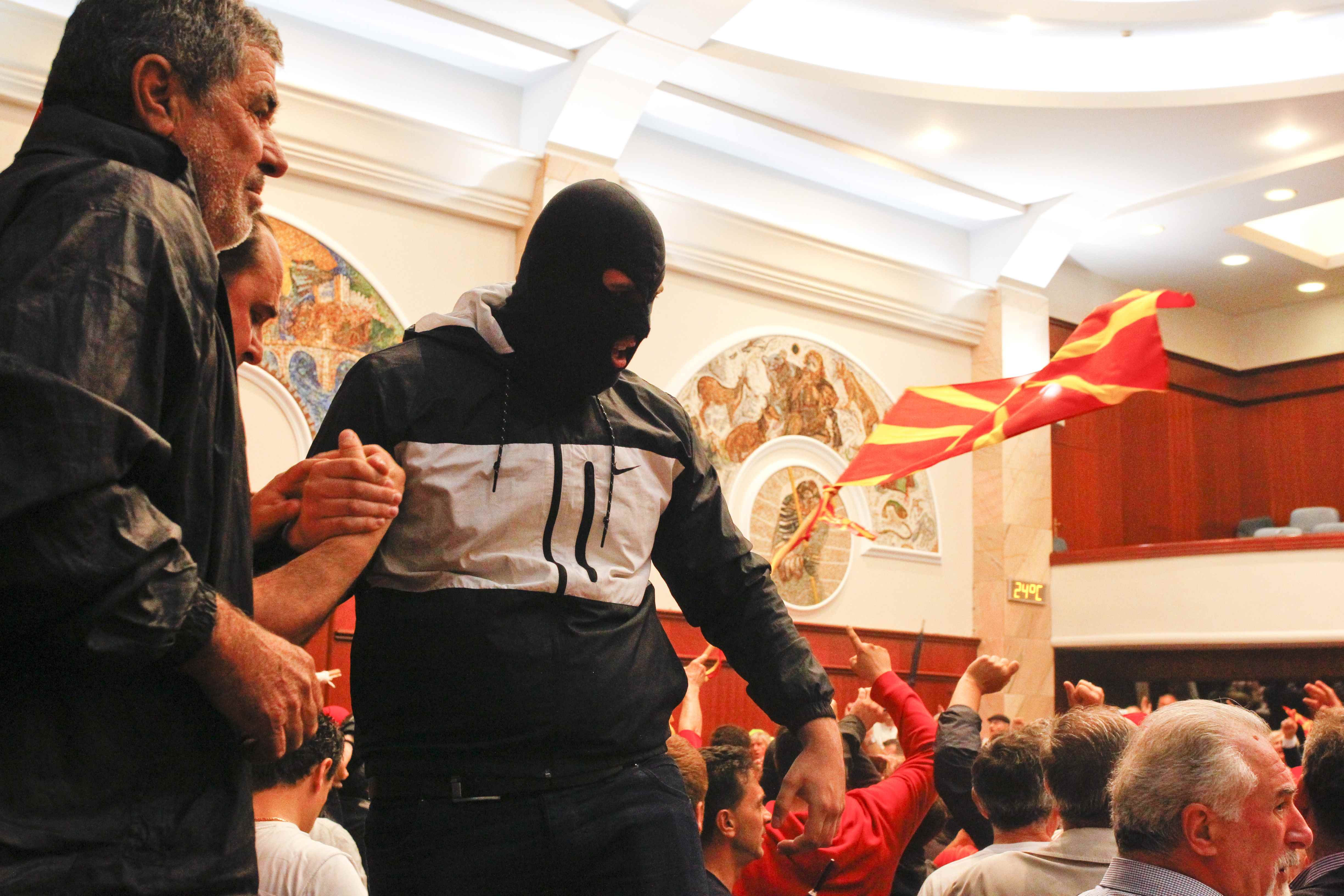 اقتحام برلمان مقدونيا من قبل محتجين