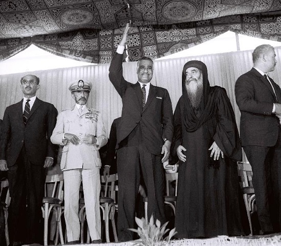 الرئيس جمال عبدالناصر فى افتتاح الكاتدرائية عام 1968