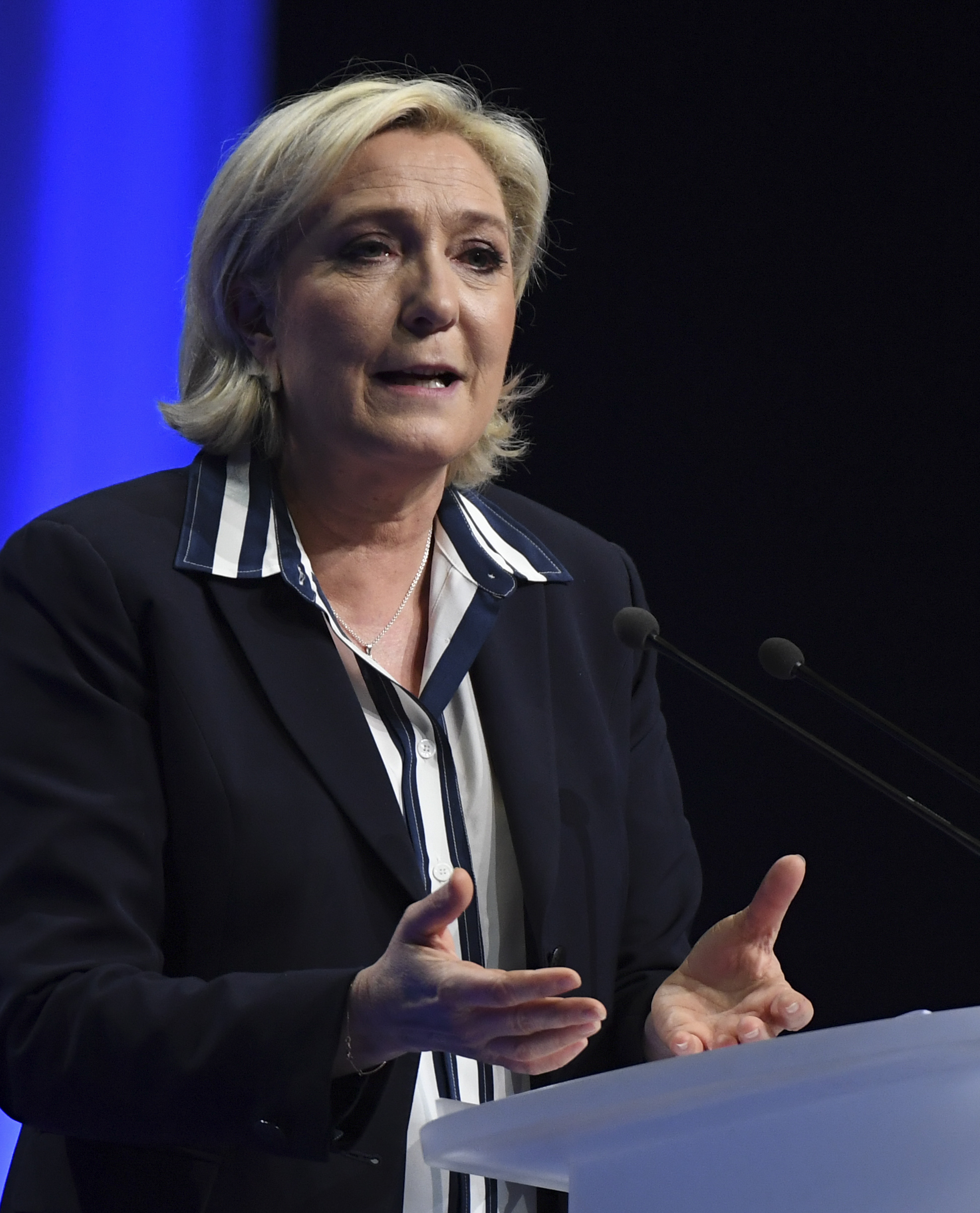 مارين لوبن مرشحة اليمين المتطرف الفرنسى خلال مؤتمر انتخابى