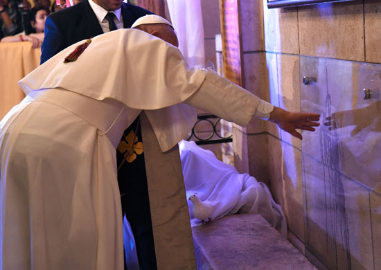 البابا الفاتيكان يزور الكاتدرائية المرقسية بالعباسية (9)