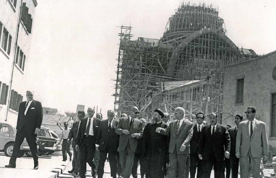 زيارة وزير الإسكان المهندس حسن مصطفى ناصف لمبانى الكاتدرائية المرقسية في أبريل 1968