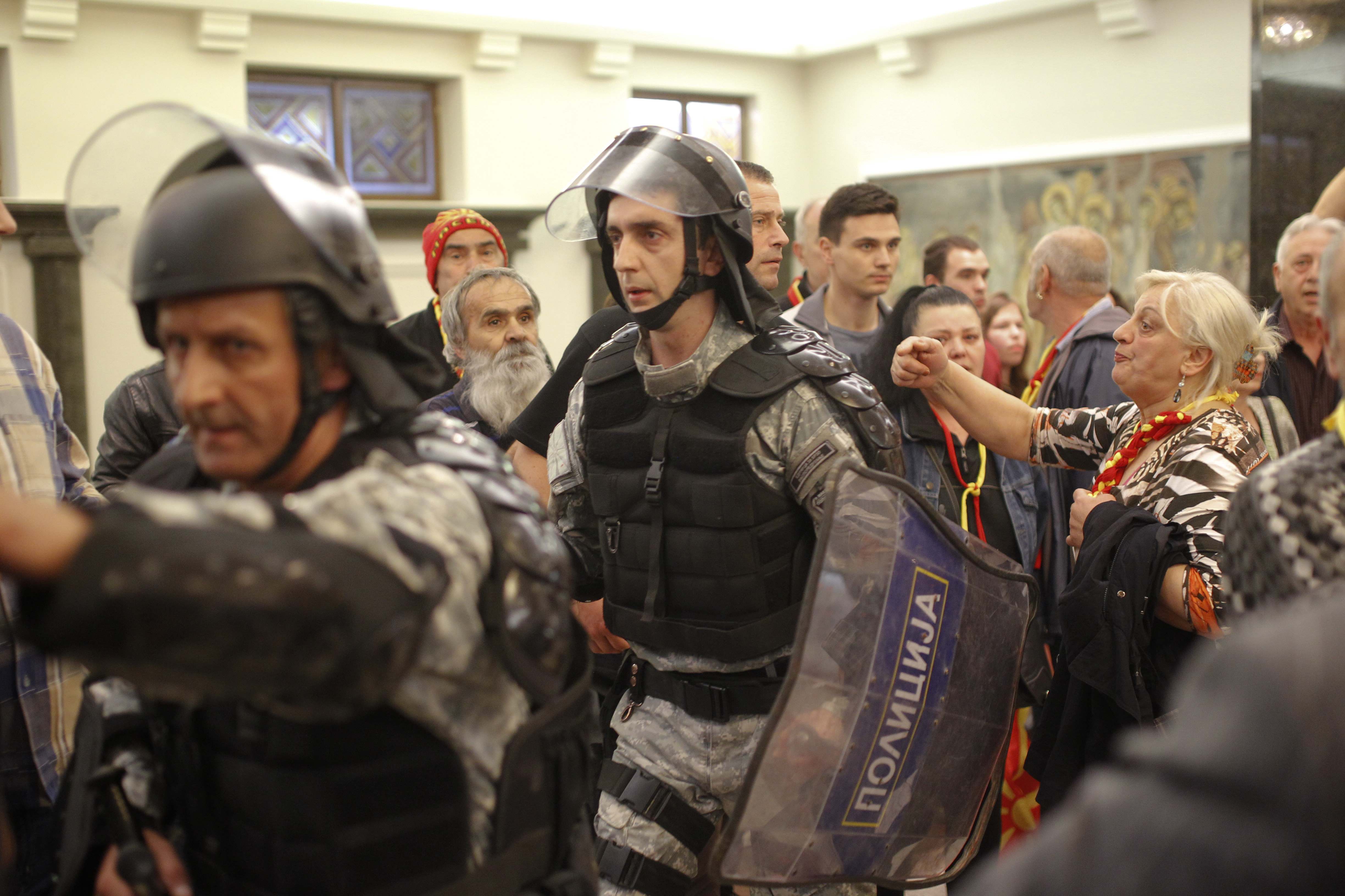 اشتباكات بين قوات الأمن ومتظاهرون بمقدونيا