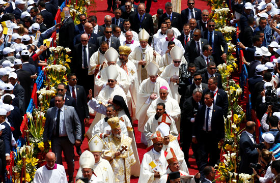 انتهاء مراسم صلاه بابا الفاتيكان (2)