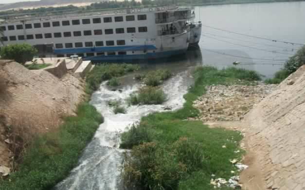 مياه الصرف تصب فى النيل