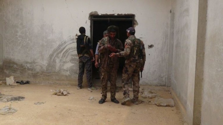 قوات سوريا الديمقراطية تكتشف سجن داعش فى الطبقة