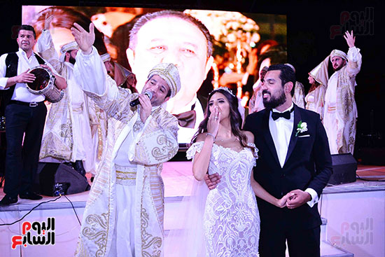 العروسان مع الفرقة اللبنانية 