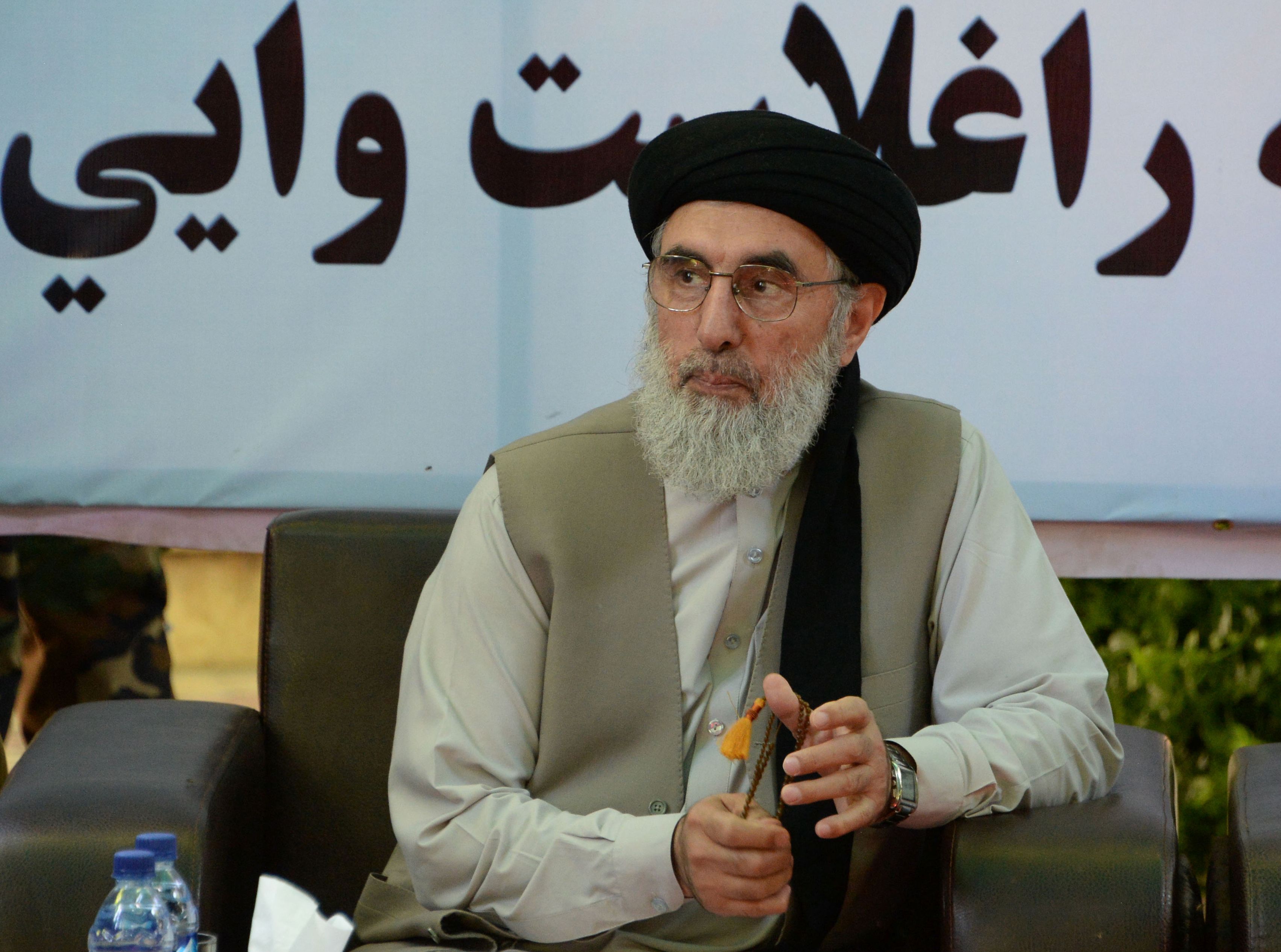 عودة عودة زعيم الحرب الأفغانى السابق قلب الدين حكمتيار من المنفى