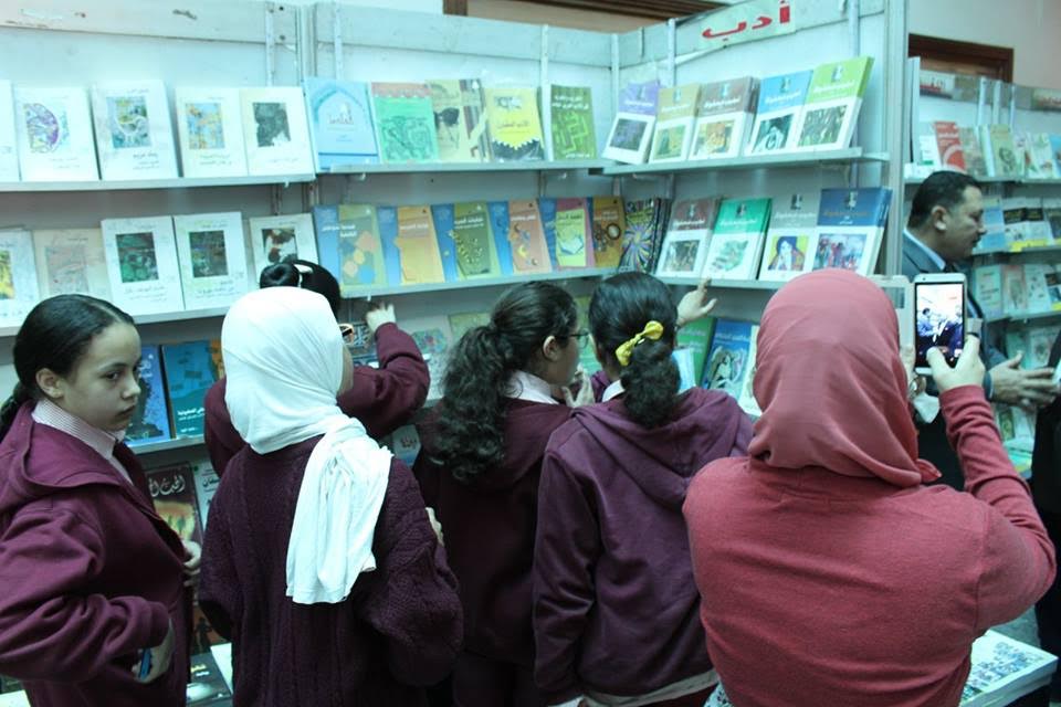 مكتبة مصر الجديدة تختتم معرضها للكتاب (3)