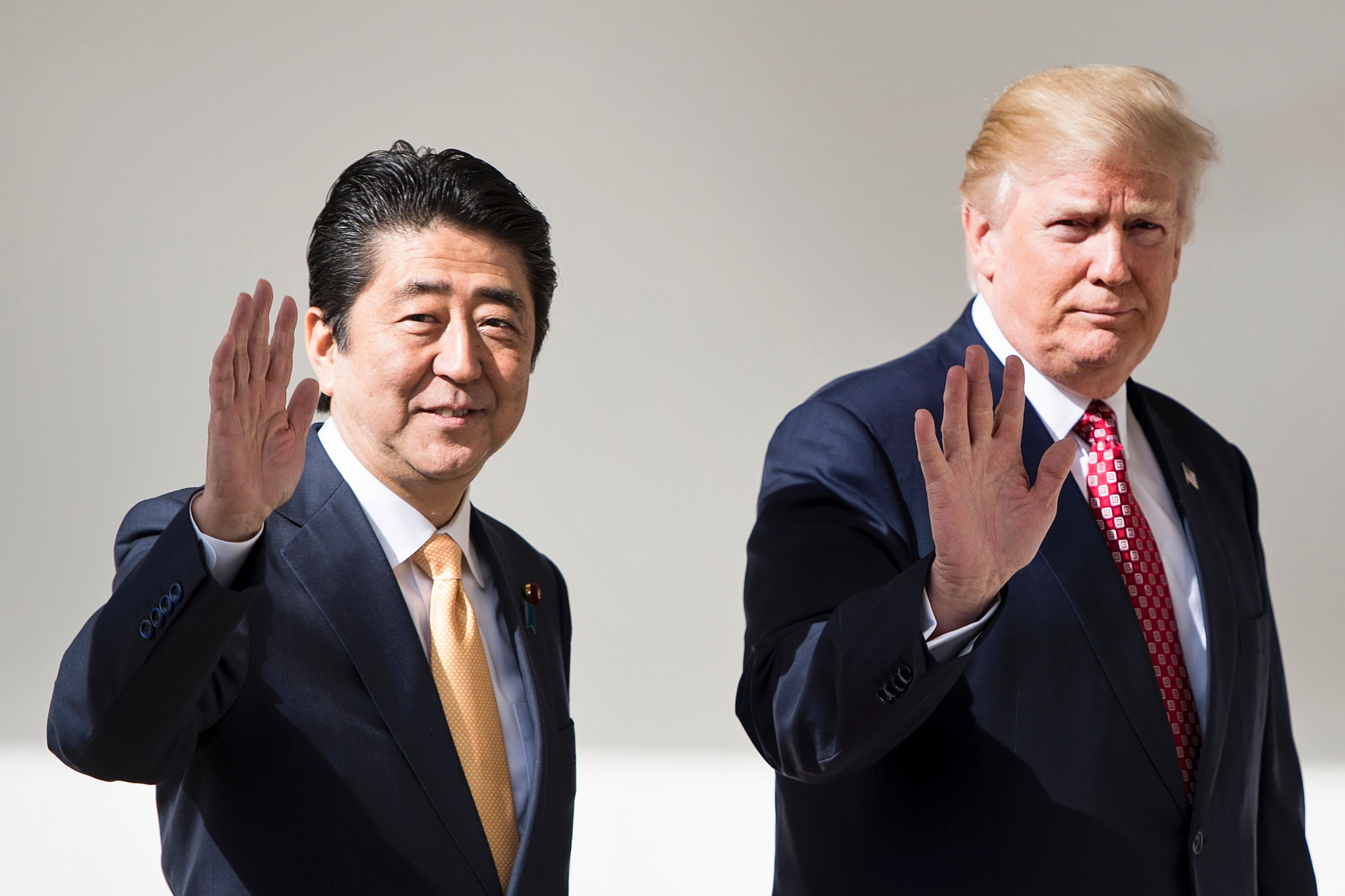 ترامب يلتقى رئيس الوزراء اليابانى
