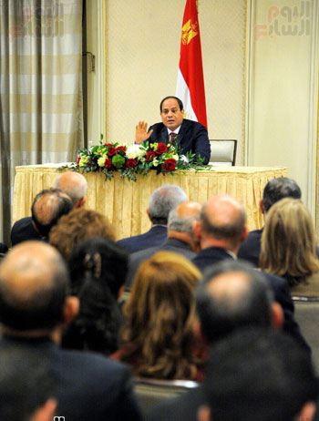 الرئيس يطمئن ممثلى الجالية على الخطوات التى اتخذتها مصر