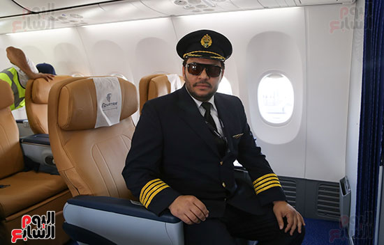 قائد طائرة مصر للطيران الجديدة 