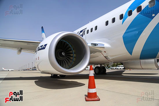 وزير الطيران يستقبل طائرة مصر للطيران الثالثة من طراز بوينج بمطار القاهرة (20)